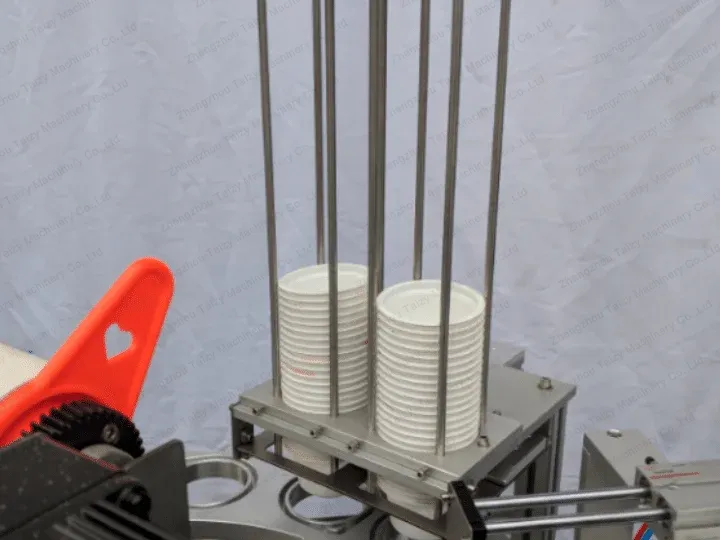 Automatic cup dropping device